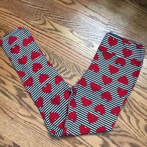 LuLaRoe Valentine’s Heart leggings OS